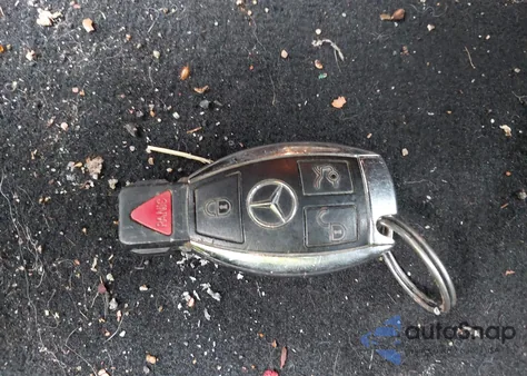 2014 Mercedes-Benz C 300 Sport 4Matic z USA, uszkodzony, nr VIN WDDGF8AB5ER304607